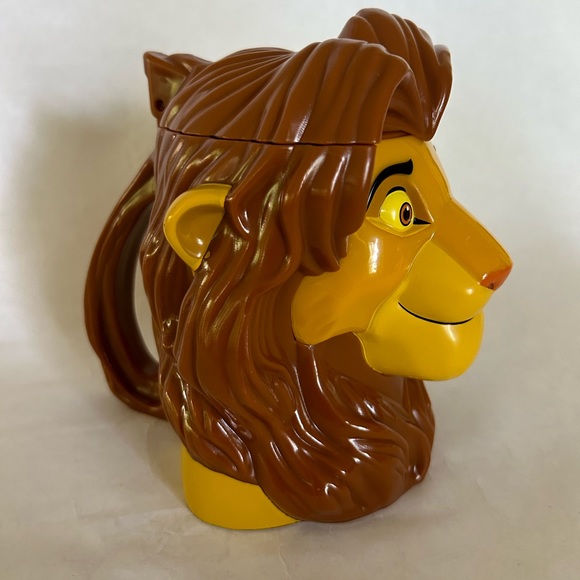 The Lion King Disney On Ice Simba Mug Cup Stein Flip‎ Top Lid 3D Collectible - Picture 1 of 7